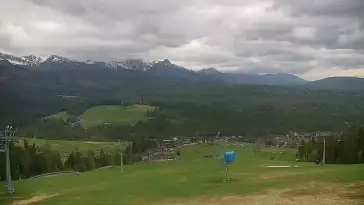 Widok na kolej i panoramę Tatr z Ośrodka Narciarskiego MAŁE CICHE.