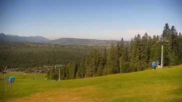Widok na kolej i panoramę Tatr z Ośrodka Narciarskiego MAŁE CICHE.