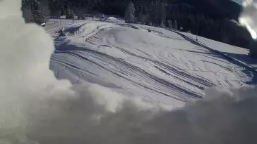 Sprawdź warunki narciarskie z kamery na stok w Małym Cichym.