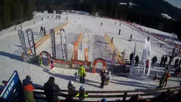 Sprawdź warunki narciarskie z kamery na stok w Małym Cichym.