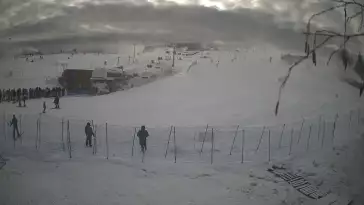 Widok na dolny odcinek stoku narciarskiego Master Ski