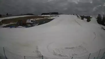 Widok na dolny odcinek stoku narciarskiego Master Ski