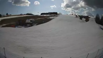 Widok na dolny odcinek stoku narciarskiego Master Ski