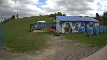 Widok na żywo ze stoku na stacji narciarskiej Master Ski w Tyliczu.