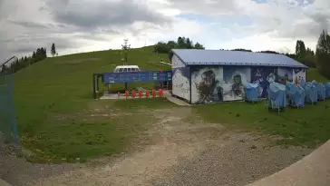 Widok na żywo ze stoku na stacji narciarskiej Master Ski w Tyliczu.