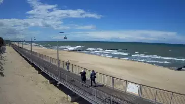 Ujęcie na promenadę i morze w Mielnie.