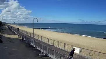 Ujęcie na promenadę i morze w Mielnie.