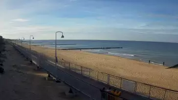 Ujęcie na promenadę i morze w Mielnie.