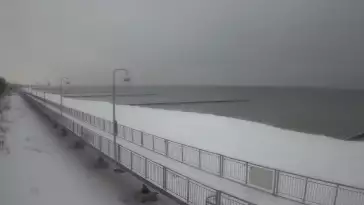 Ujęcie na promenadę i morze w Mielnie.