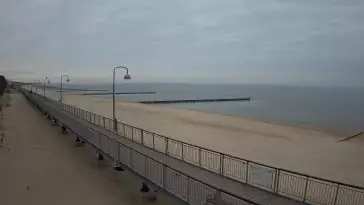 Ujęcie na promenadę i morze w Mielnie.