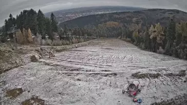 Widok z Kamery na górną stację narciarską Sport Arena Myślenice