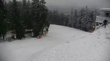 Zobacz górną stację ośrodka znajdującą się 150 metrów od schroniska Masarykova Chata