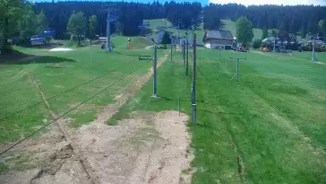 Widok na dolną stację wyciągu w kompleksie Nartorama