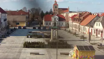 Wzrok przyciąga również klasycystyczny ratusz, stanowiący dowód dawnego bogactwa Nieszawy jako ważnego ośrodka handlu wiślanego.