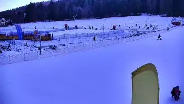 Kamera pozwala podejrzeć, jak tłoczno jest na stoku i poczuć atmosferę zimowego Zakopanego. Dla bardziej doświadczonych narciarzy Nosal może być dobrą rozgrzewką