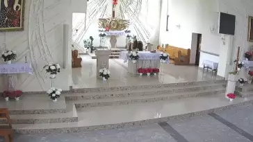 Kamera z widokiem na ołtarz w Parafii Św. Alberta Szówsko