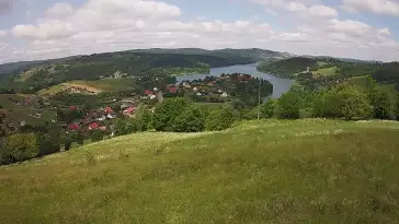 Malowniczy widoczek na Jezioro Solińskie w Bieszczadach.