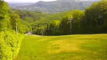 Ujęcie na trasy ze stoku w Poniwcu Małej Czantorii.