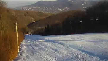 Ujęcie na trasy ze stoku w Poniwcu Małej Czantorii.