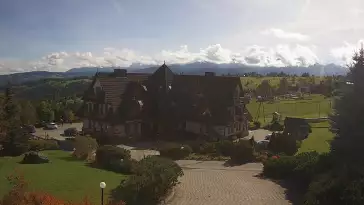 Widok na Hotel Redyk w Ząbie koło Zakopanego