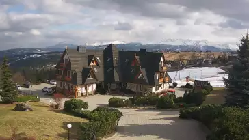 Widok na Hotel Redyk w Ząbie koło Zakopanego