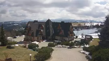 Widok na Hotel Redyk w Ząbie koło Zakopanego