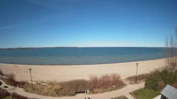 Widok na Promenadę i Plażę w REWIE. Sporty wodne Zatoka Pucka