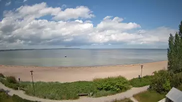 Widok na Promenadę i Plażę w REWIE. Sporty wodne Zatoka Pucka