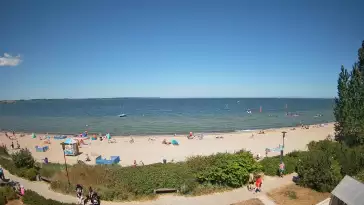 Widok na Promenadę i Plażę w REWIE. Sporty wodne Zatoka Pucka