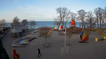 Widok z Kamery na deptak w REWALU na żywo