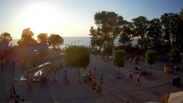 Widok z Kamery na deptak w REWALU na żywo