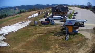 Obraz z kamery na żywo na stację narciarską Rusin-ski oraz panoramę Tatr.