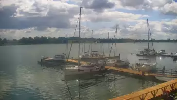 Widok na Jezioro i Marinę w RYNIE - KAMERA LIVE