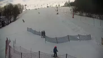 Widok na dolną stację w ośrodku Ryterski Raj