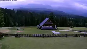Kamera prezentuje ujęcie na Tatry.