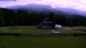 Kamera prezentuje ujęcie na Tatry.