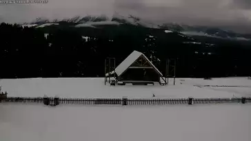 Kamera prezentuje ujęcie na Tatry.