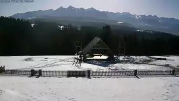 Kamera prezentuje ujęcie na Tatry.