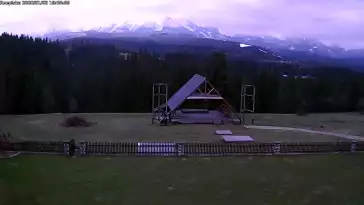 Kamera prezentuje ujęcie na Tatry.