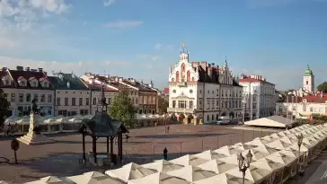 Widok z Kamery na Stary Rynek w Rzeszowie na żywo