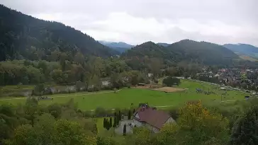 Widok na żywo na panoramę Sromowców Niżnych i rzekę Dunajec