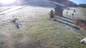 Widok z dolnej stacji wyciągu Siepraw-Ski stok.