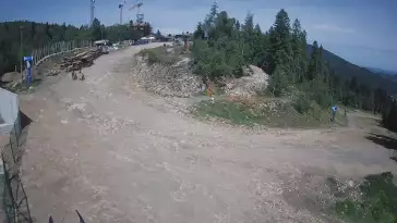 Zdjęcie z kamery na górną stację w ośrodku narciarskim Skolnity ski w Wiśle.