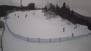 Zdjęcie z kamery na górną stację w ośrodku narciarskim Skolnity ski w Wiśle.