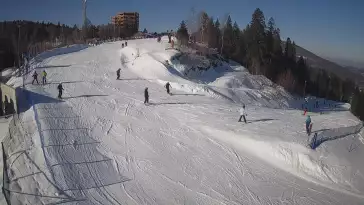 Zdjęcie z kamery na górną stację w ośrodku narciarskim Skolnity ski w Wiśle.