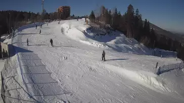 Zdjęcie z kamery na górną stację w ośrodku narciarskim Skolnity ski w Wiśle.