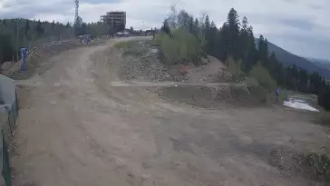 Zdjęcie z kamery na górną stację w ośrodku narciarskim Skolnity ski w Wiśle.