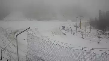 Widok na trasy zjazdowe w stacji narciarskiej Skolnity w Wiśle