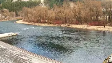 Szczawnica i widok na Dunajec i tratwy flisaków.