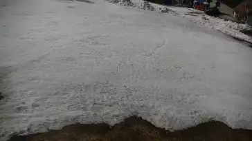 taśma narciarska przy wyciągu na stacji narciarskiej w Spytkowicach